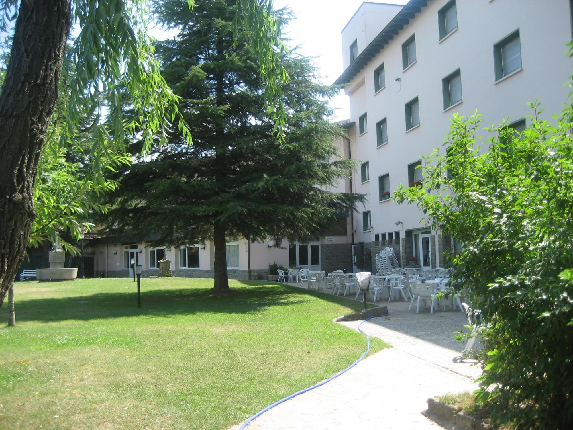 Hotel La Pardina Sabiñánigo Екстериор снимка